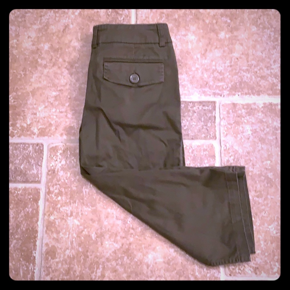 Dalia Collection Olive colored crop pants size 6